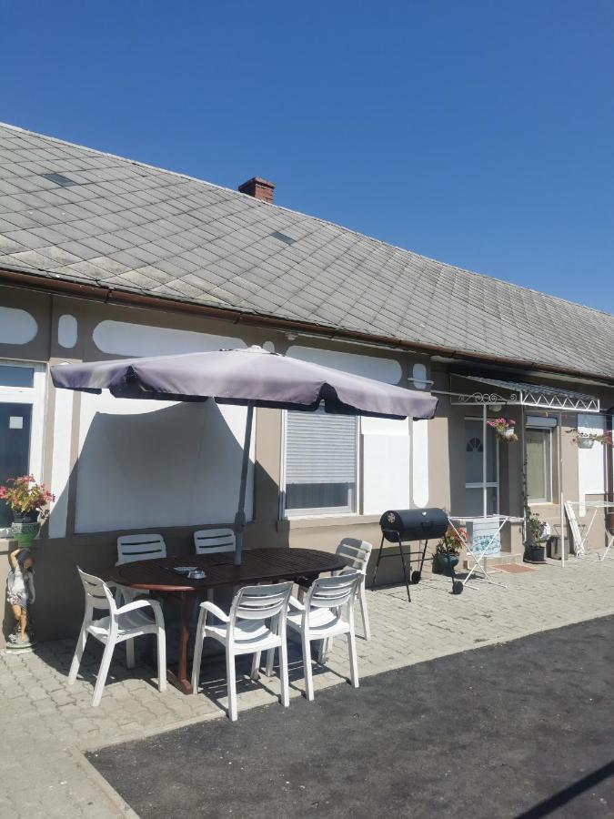 Edit Vendeghaz Tiszaujvaros Exterior photo