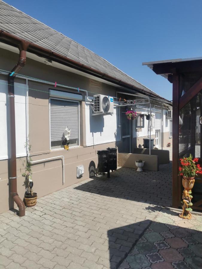 Edit Vendeghaz Tiszaujvaros Exterior photo